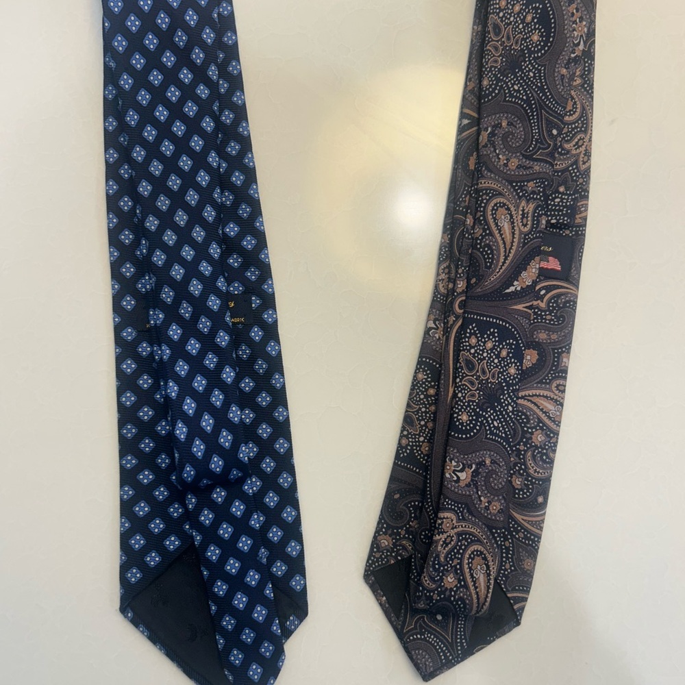 Lot of 2 Brooks Brothers Blue and Brown Ties. Excellent condition! - Picture 3 of 5